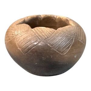 Native American Pottery Vase Chihuly ? Signed Seed Pot Carved Geometric Patterns
